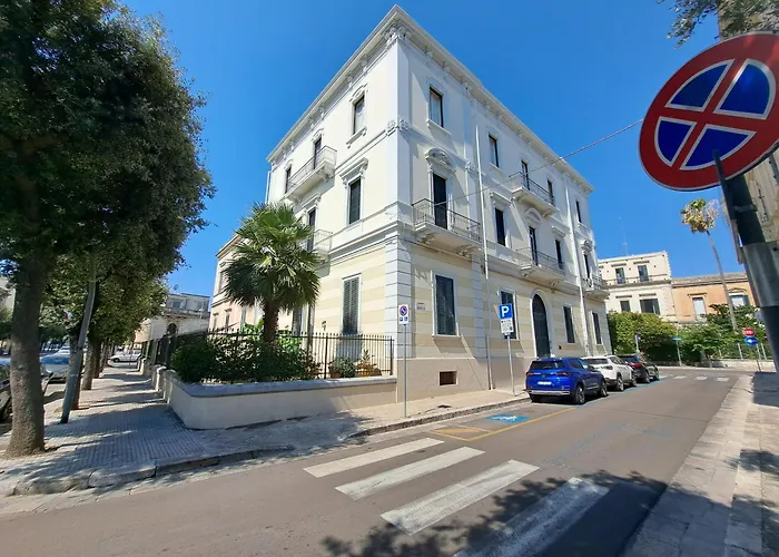 Palazzo Castellano לצ'ה