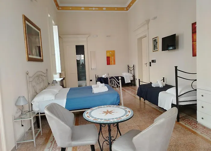Palazzo Castellano 3* לצ'ה